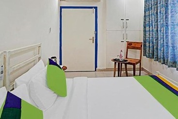 Fabhotel Istana Inn