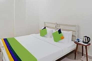 Fabhotel Istana Inn