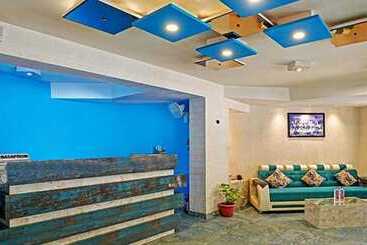 Fabhotel Istana Inn