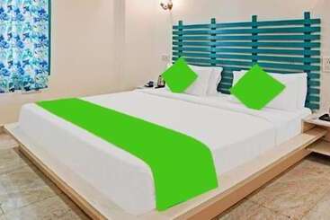 Fabhotel Istana Inn