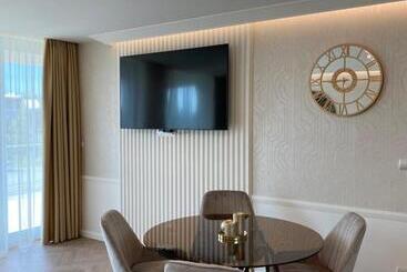 Gold Wave Apartments
