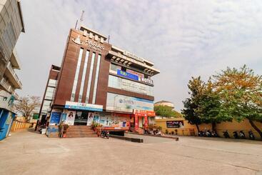 هتل Paras Tower
