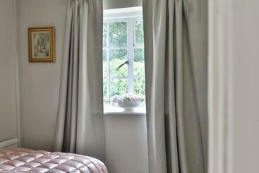 The Butlers Bungalow Beverston Castle