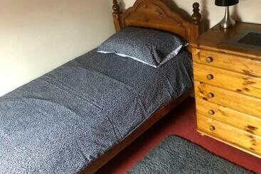 5/6 Bed House Barnsley Centre