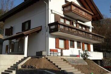 ツーリストアパートメント Appartamento Naronchel, Locazione Spaziosa Con Giardino