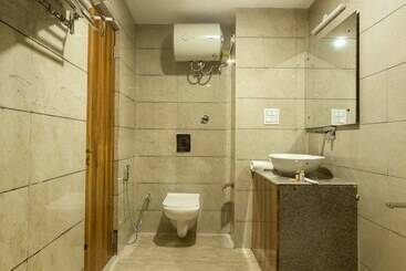 هتل D Canal Inn   A Boutique