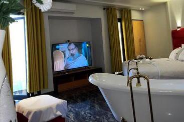 هتل Hôtel Vendôme Douala