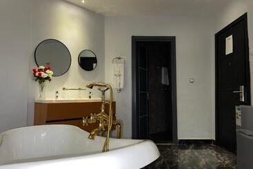 هتل Hôtel Vendôme Douala