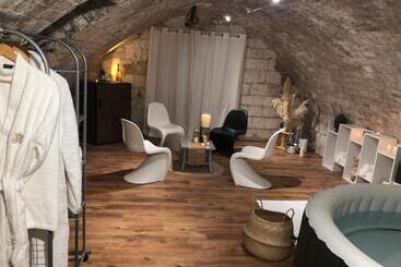 پانسیون Aux Remparts De Montreuil