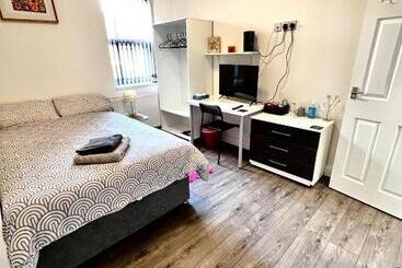 پانسیون Deluxe En Suite Room In Cv1