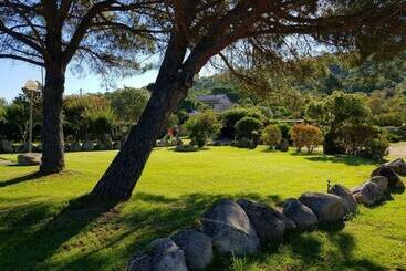 پانسیون Les Jardins De Santa Giulia   Charmante Chambre D Hôte