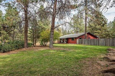 Quiet River Bend Cabin By Avantstay 35 Mins To Mt Bachelor 10 Mins To Town Centre Hot Tub