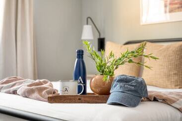 Quiet River Bend Cabin By Avantstay 35 Mins To Mt Bachelor 10 Mins To Town Centre Hot Tub