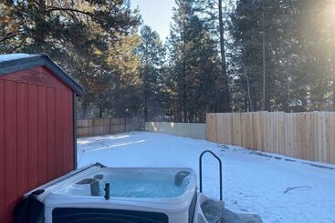 Quiet River Bend Cabin By Avantstay 35 Mins To Mt Bachelor 10 Mins To Town Centre Hot Tub