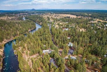 Quiet River Bend Cabin By Avantstay 35 Mins To Mt Bachelor 10 Mins To Town Centre Hot Tub
