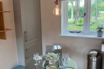 A Modern Annex, In A Tranquil Countryside Setting