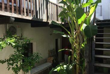 تختخواب و صبحانه Casa Fabula