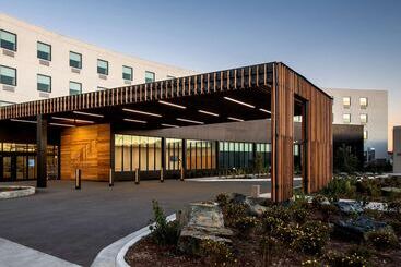 هتل Wyndham Garden Winnipeg Airport