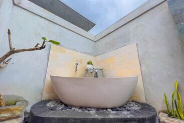 Innora Jungle Resort And Spa