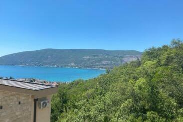 Adria Sea & Mountains