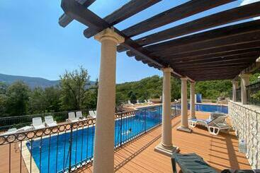 Adria Sea & Mountains