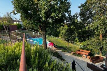 تختخواب و صبحانه Cascina Giantino Suite Cantina G A Y M E N O N L Y