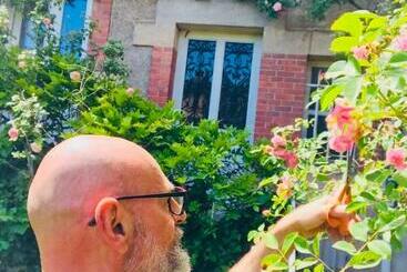 تختخواب و صبحانه La Maison Des Roses