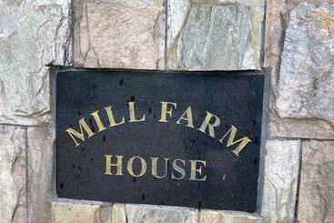 تختخواب و صبحانه Millfarm House