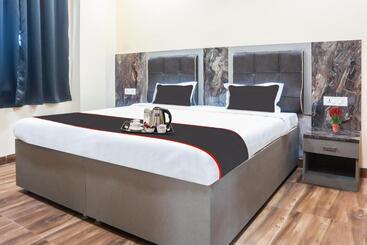 Fabhotel The Villa Ii