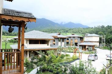 هتل Osho Himalayas Wellness Resort