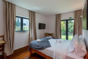 پانسیون Beguest Sunroca Suites