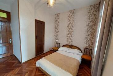 پانسیون Guesthouse   Door   In Sighnaghi