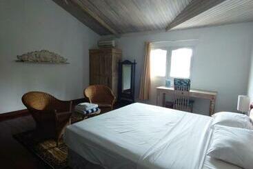 پانسیون Room In A Nice Villa With Big Swimming Pool