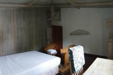پانسیون Room In A Nice Villa With Big Swimming Pool