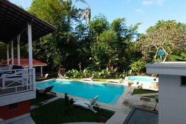 پانسیون Room In A Nice Villa With Big Swimming Pool