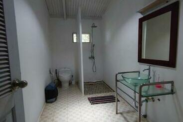 پانسیون Room In A Nice Villa With Big Swimming Pool