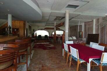پانسیون Room In A Nice Villa With Big Swimming Pool