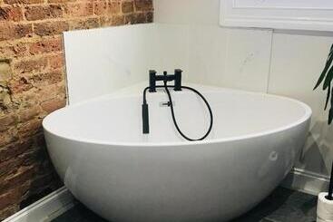 پانسیون Stunning Super King, Close To Beach, Shared Bathroom