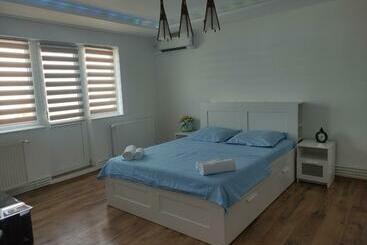 ツーリストアパートメント Apartament Camelia