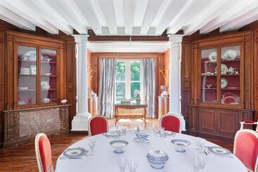 تختخواب و صبحانه Château De Paradis