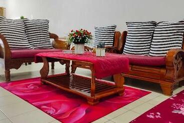 هتل Oyo Homes 90567 Barakah Homestay
