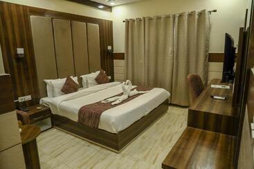 酒店 Vasdaa Grand, Dehradun   Airport