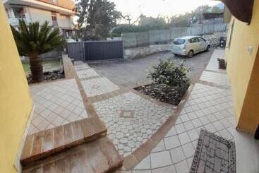 پانسیون Villa Mina