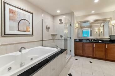 Balcony Unit At The Mgm Grand Signture