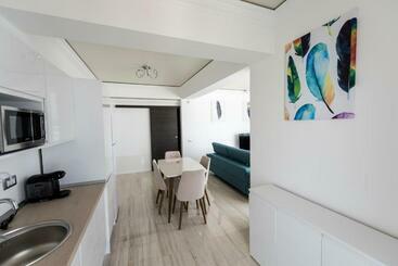 White Tower Mamaia Apartament Privat 503