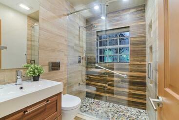 Oasis With Pool Spa Games 5br L21