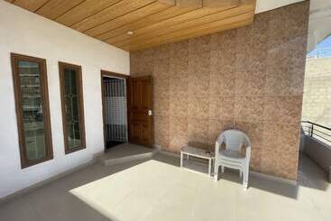 تختخواب و صبحانه World Inn Karachi