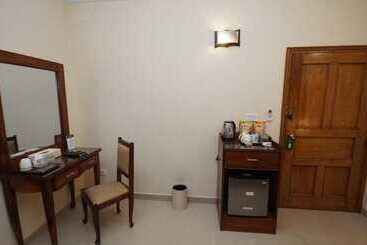 تختخواب و صبحانه World Inn Karachi