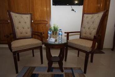 تختخواب و صبحانه World Inn Karachi