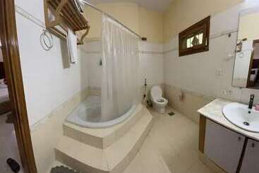 تختخواب و صبحانه World Inn Karachi